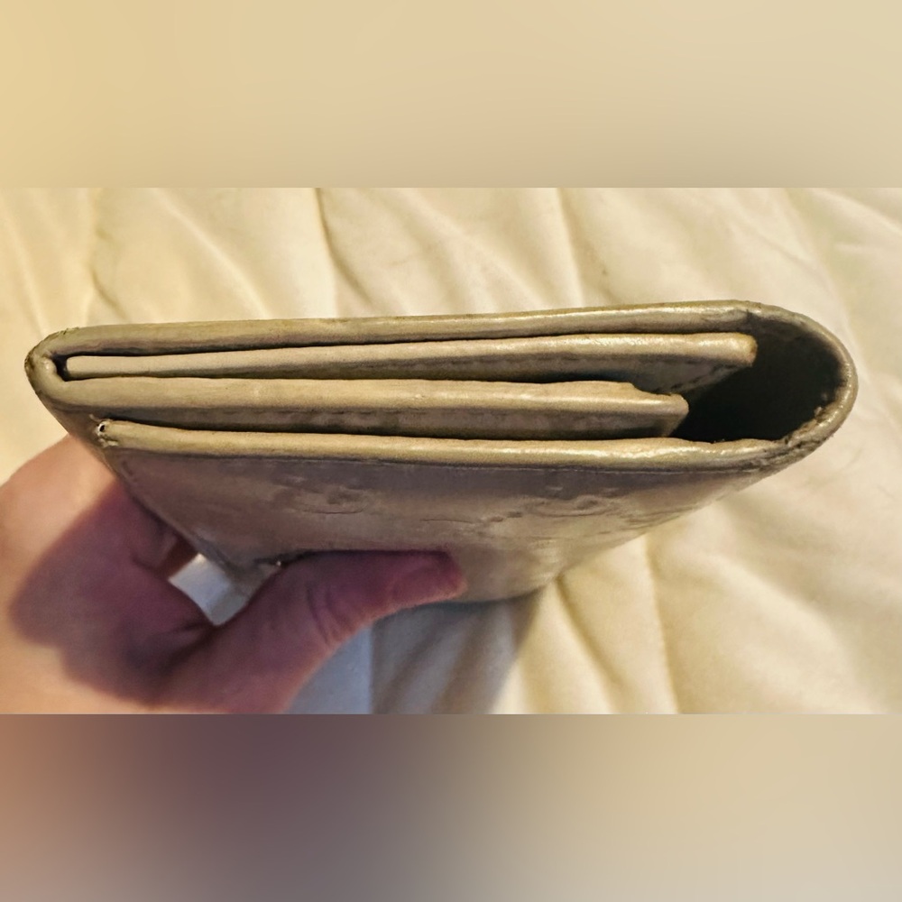 Gucci Cream Guccissima Embossed Leather Flap Continental Wallet GUC - Picture 9 of 9